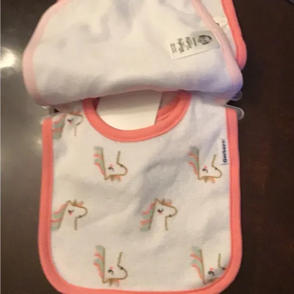 Gerber Organic Baby Bibs, Set of 3 - Picture 4 of 4